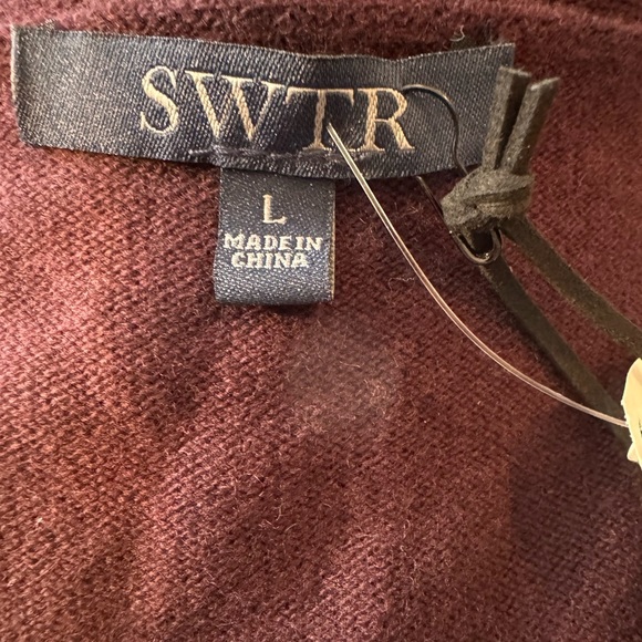 Women's SWTR V-Neck a touch of cashmere Sweater - Burgundy NWT - Picture 2 of 8